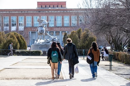 Estudiantes universitarios