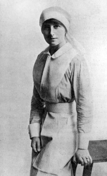 Vera Brittain, como enfermera en torno a 1918 en la Primera Guerra Mundial.