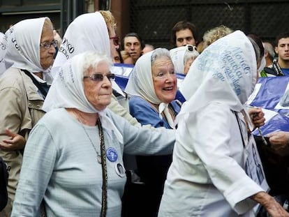 As Abuenas de Plaza de Mayo, grupo formado em 1977.