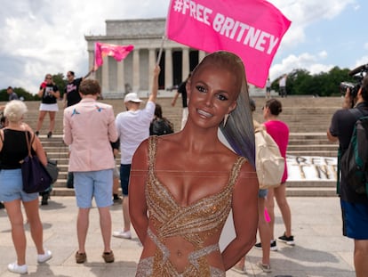 Cartazes de apoia a Britney Spears em, em 14 de julho de 2021