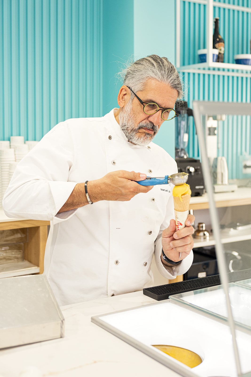 Manu Jara: de jefe de pastelería del Festival de Cannes a heladero en Triana