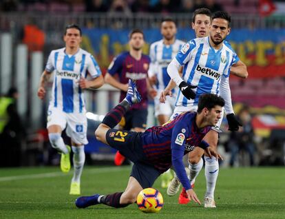 Carles Alena del Barcelona cae ante Recio del Leganés.