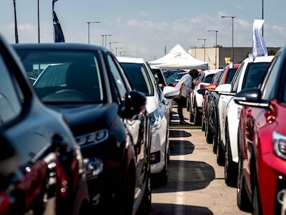 Coches de segunda mano a la venta en la Feria de Vehículos de Ocasión de Girona.