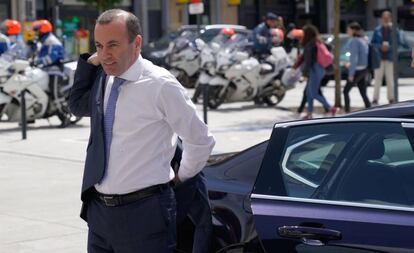 El candidato del Partido Popular Europeo, Manfred Weber, llegando a la cumbre de la formación en Bruselas.