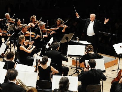 El holand&eacute;s Bernard Haitink dirige  a la Chamber Orchestra of Europe el pasado martes en el Festival de Lucerna.