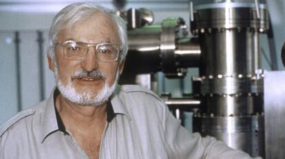 Heinrich Rohrer, pionero de la nanotecnología, en 1986.