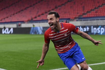 Soldado celebra el gol del Granada.