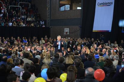 El presidente Mauricio Macri encabeza un acto de campaña en Santa Fe.