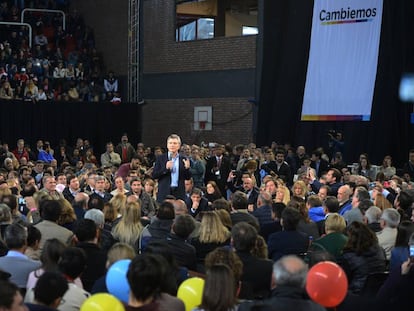 El presidente Mauricio Macri encabeza un acto de campaña en Santa Fe.