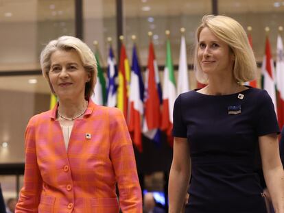 La presidenta de la Comision Europea, Ursula von der Leyen, y la primera ministra estonia, Kaja Kallas, este viernes en Bruselas.