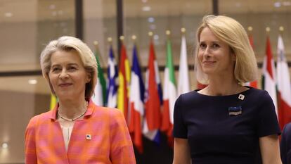 La presidenta de la Comision Europea, Ursula von der Leyen, y la primera ministra estonia, Kaja Kallas, este viernes en Bruselas.