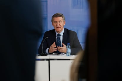 El líder del PP, Alberto Núñez Feijóo, durante la presentación de su plan de vivienda, este jueves en el Colegio Oficial de Arquitectos, en Madrid.