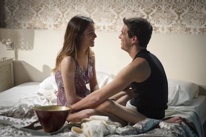 Blanca Suárez y Mario Casas en una escena de 'El barco'.