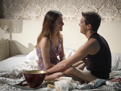 Blanca Su&aacute;rez y Mario Casas en una escena de &#039;El barco&#039;.