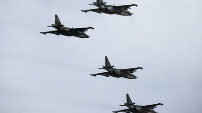 Aviones de combate Sukhoi Su-25 participan en las maniobras militares conjuntas de Rusia y Bielorrusia, el pasado 19 de febrero.