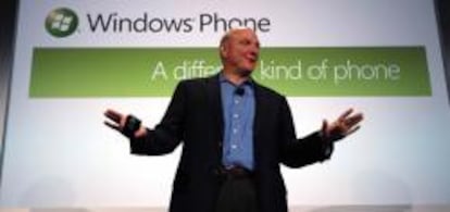 El consejero delegado de Microsoft, Steve Ballmer, en la presentación de Windows Phone 7