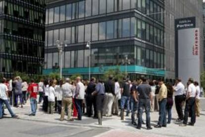 Trabajadores de Marsans, durante una concentración ante la sede de la empresa en Madrid. EFE/Archivo