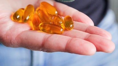Supplements, vitamin D, flaxseed oil