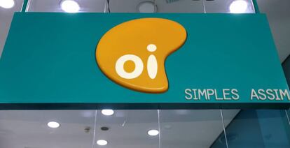 Logotipo de la teleco brasileña Oi, en Sao Paulo.