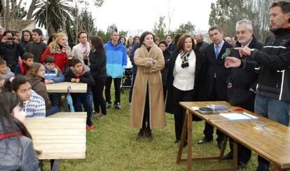 Griñán, en la escuela infantil que ha visitado en Padul (Granada).