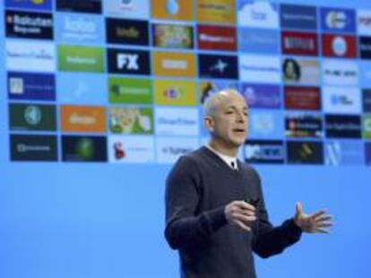 En la imagen, el principal responsable del nuevo sistema operativo Windows 8 de Microsoft, Steven Sinofsky, explica las principales características del sistema durante el lanzamiento del mismo en Nueva York, Estados Unidos, el 25 de octubre de 2012.