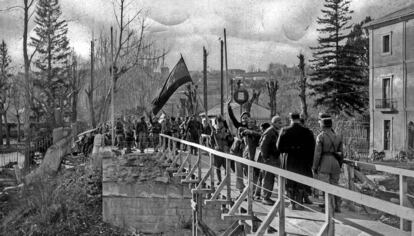 Tropes franquistes el febrer de 1939 a Bourg-Madame.