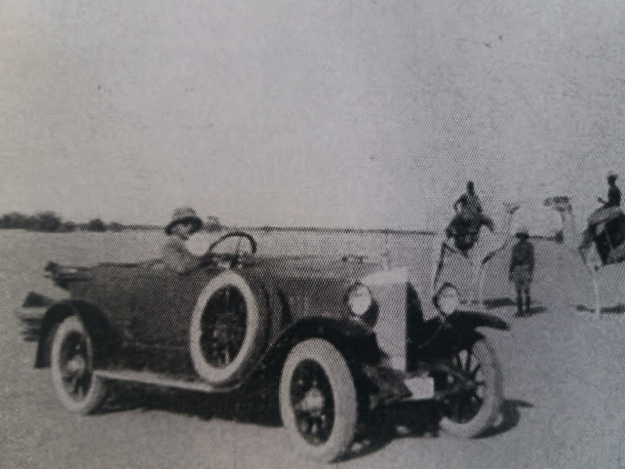 Una imagen del viaje del conde Almásy en coche a Sudán en 1926.
