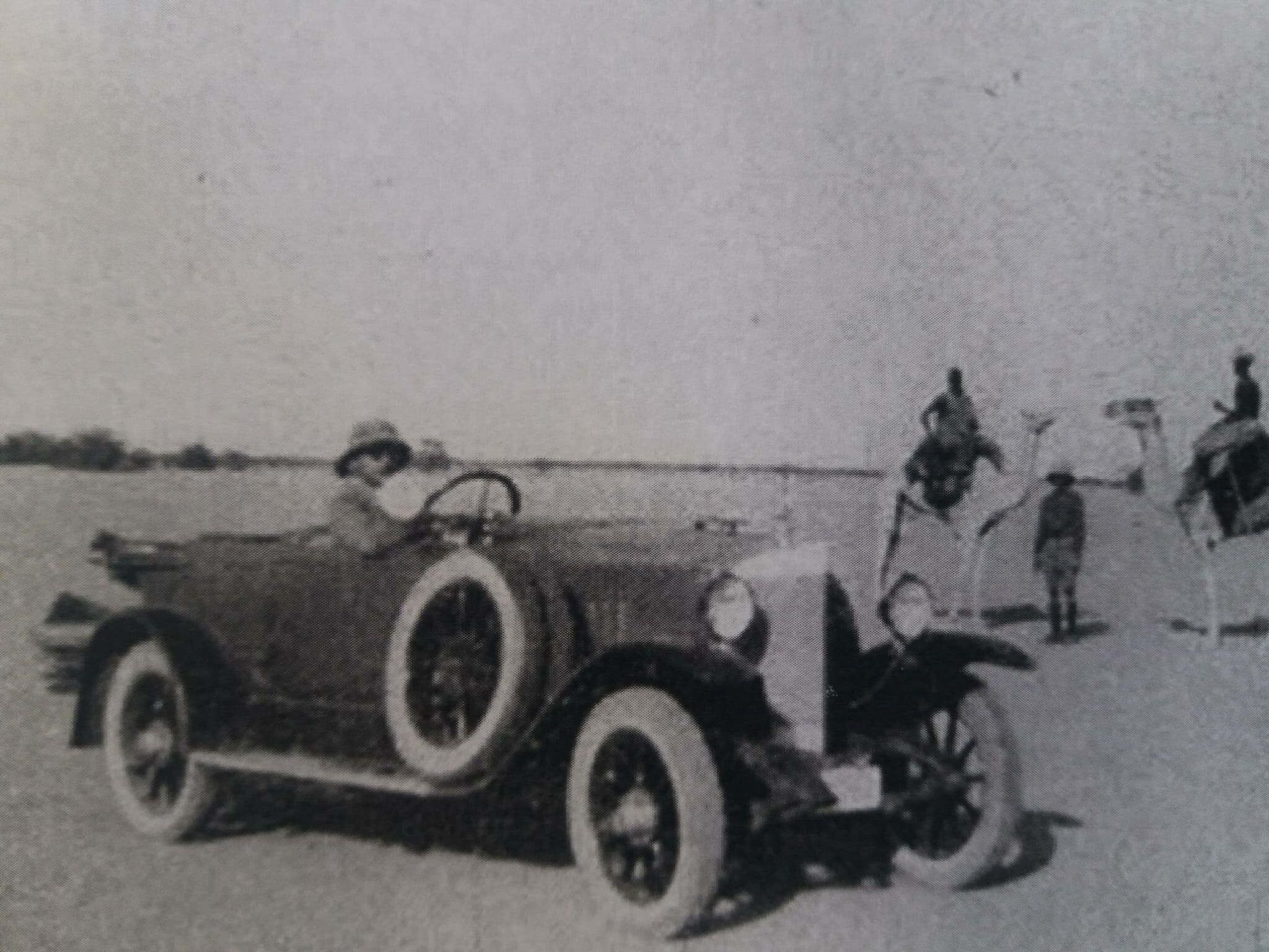 Una imagen del viaje del conde Almásy en coche a Sudán, en 1926. EXPEDICIÓN ALMÁSY-ESTERHÁZY
