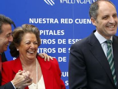 Manuel Cervera, Rita Barber&aacute;, y Francisco Camps, en la inauguraci&oacute;n de un centro de salud en 2011.