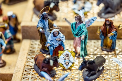 Un belén con las figuras de la Virgen María, José, y el niño Jesús. Los artesanos aseguran que este año han notago un auge en las ventas.