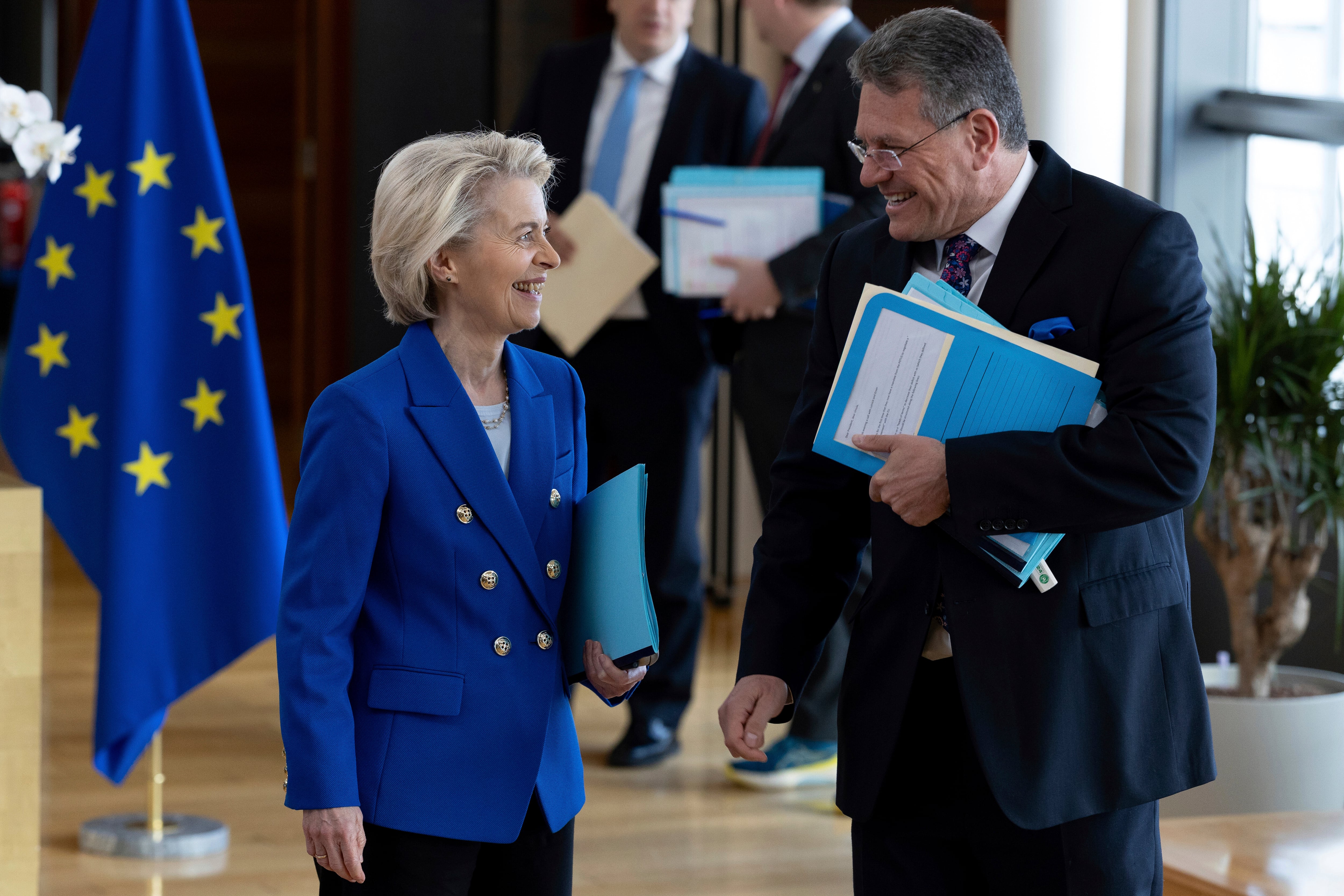 La UE negocia contra el reloj en Washington para sortear el golpe de los aranceles de Trump