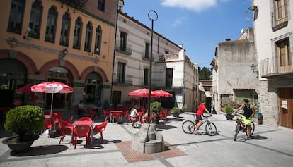 Plaza Major de Maçanet de Cabrenys (Alt Empordà).