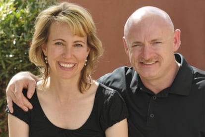 Gabrielle Giffords, junto a su marido, el astronauta Mark Kelly, en una imagen sin fechar.