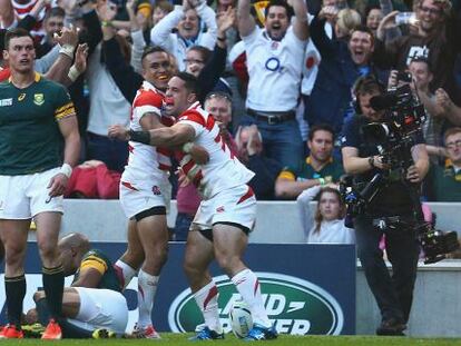 Hesketh celebra la victoria ante Sud&aacute;frica.