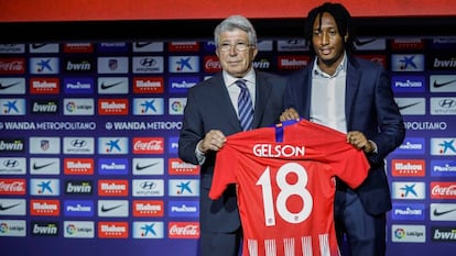 Gelson Martins, con Enrique Cerezo, en el Metropolitano.