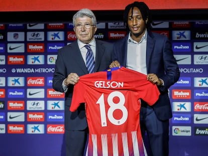 Gelson Martins, con Enrique Cerezo, en el Metropolitano.