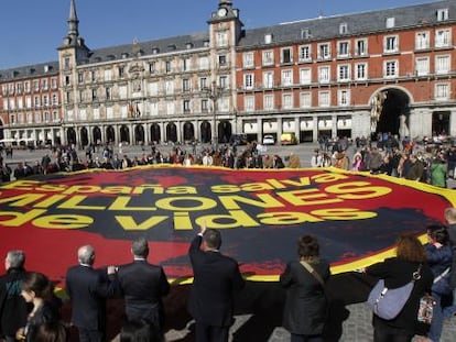 Miembros de ONG reunidos en Madrid con motivo de la reciente visita de Bill Gates.