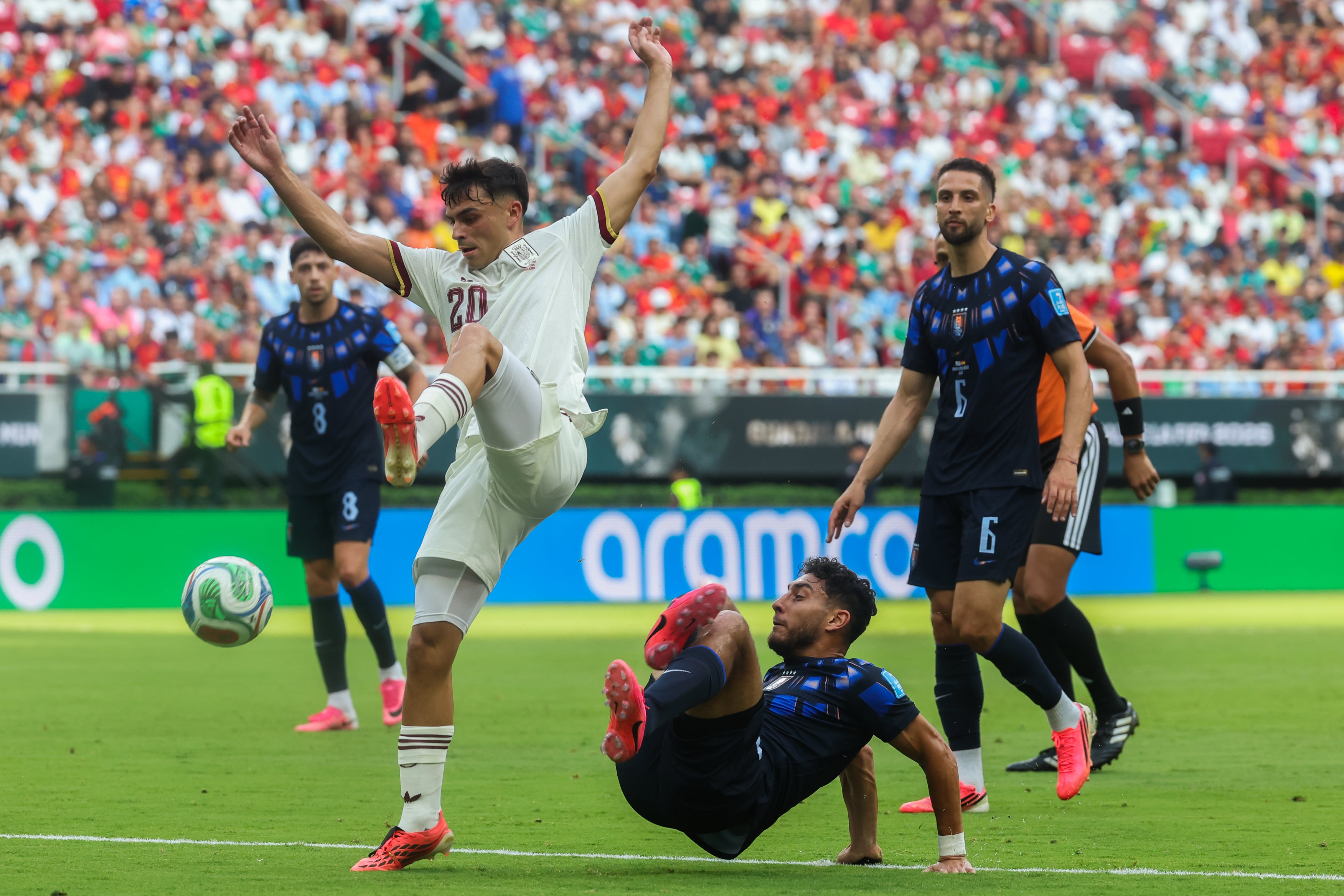 Uruguay - España, el partido del Mundial 2026 en directo | Baena adelanta a España en un error grotesco de Muslera