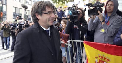 Carles Puigdemont arribant a una roda de premsa a Brussel·les.