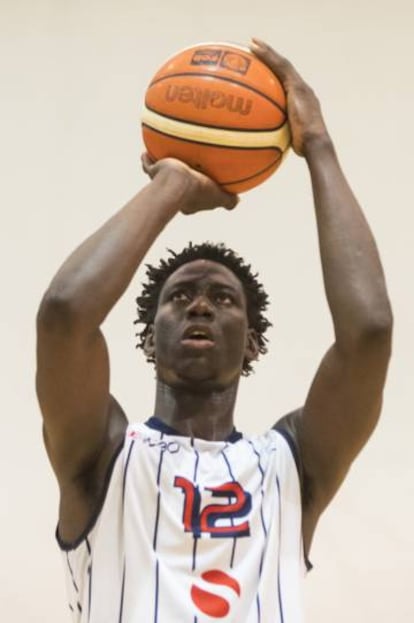 Abdou Thiam, en un partido de su equipo, el Santo Domingo Betanzos.