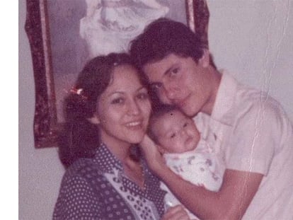 Claudia Rodríguez con Stella Puentes, su mamá y Samuel Rodríguez, su papá.
