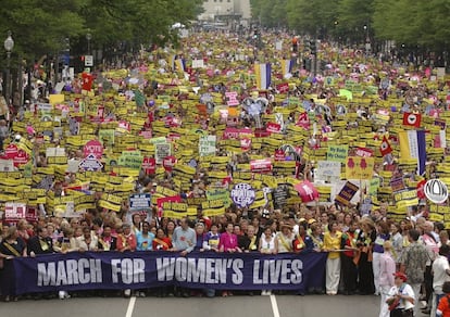 Cientos de miles de personas se manifiestan en Washington a favor del derecho al aborto.