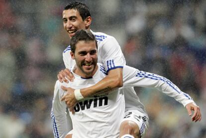 Higuaín y Di María, durante un partido del Real Madrid