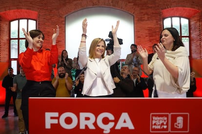 La secretaria general del PSPV y ministra, Diana Morant, Pilar Bernabé, y la eurodiputada Sandra Gómez, en el acto de presentación como virtual líder del partido en Valencia.