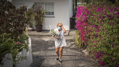 A resident of Todoque emerges from her home during the evacuation.