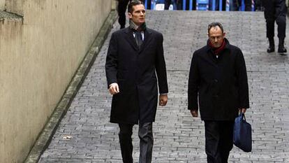 Urdangarin y Mario Pascual Vives, el 23 de febrero DE 2013, junto a los juzgados de Palma.