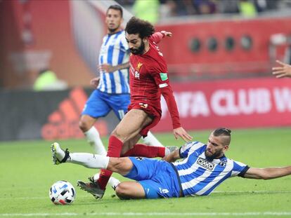 Mohamed Salah disputa un balón en la semifinal del Mundial de Clubes.