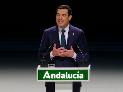 El presidente de la Junta de Andalucía, Juan Manuel Moreno, durante el acto de entrega de medallas por el Día de Andalucía.