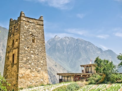 Vista sobre una de las torres defensivas de Danba, en China.