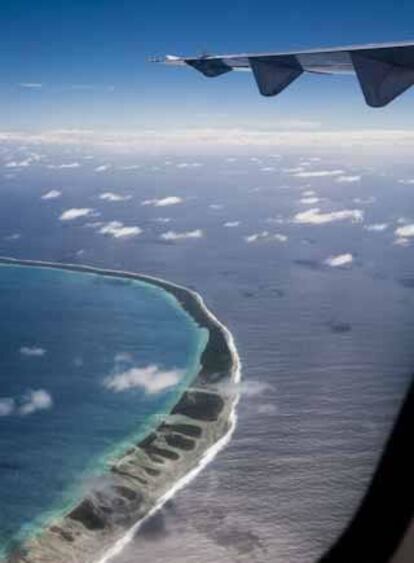Panorámica del atolón Rangiroa, en las islas Tuamotu (Polinesia Francesa)